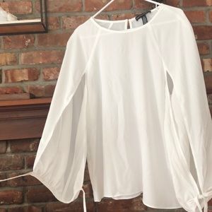 Saks Fifth blouse ❤️Buy 2 items, get 1 free!!!❤️